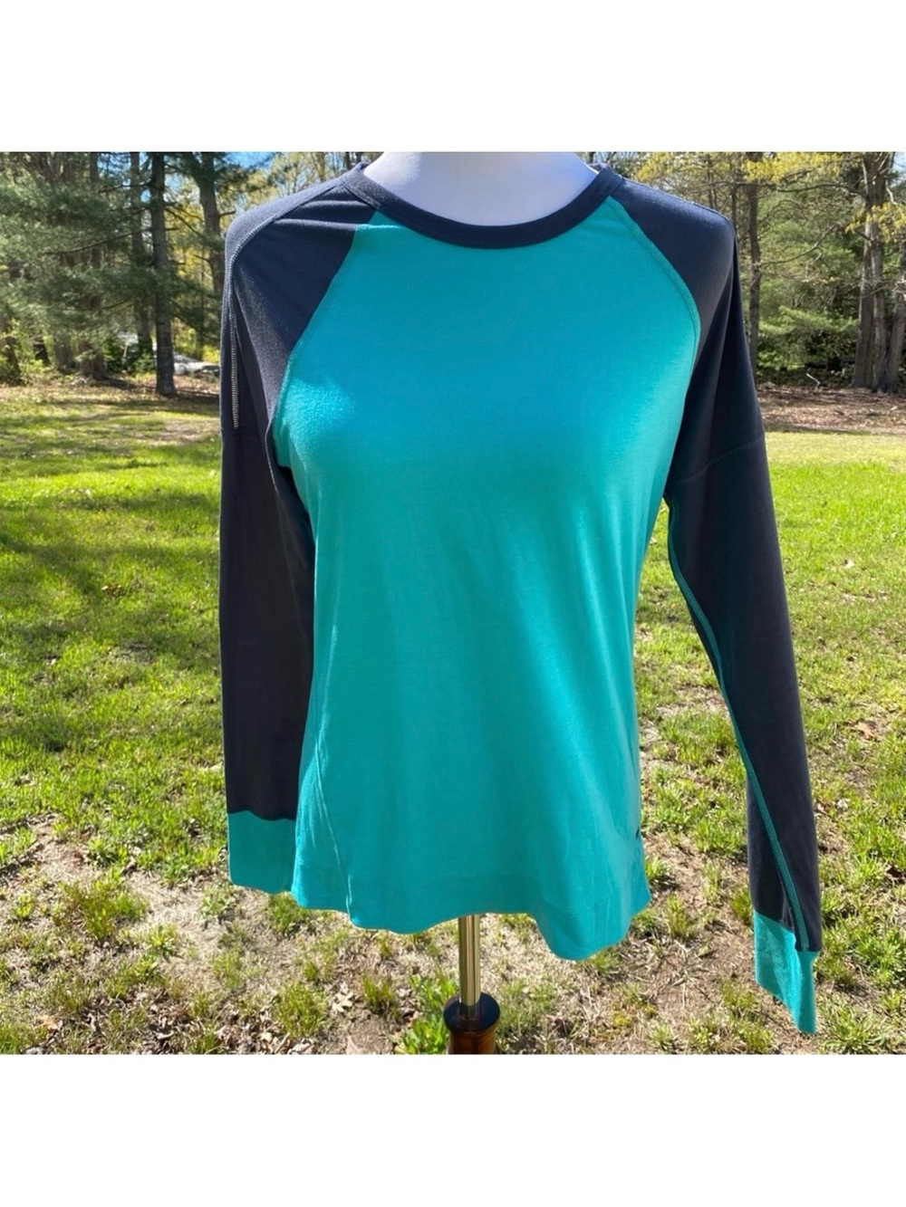 SUGOI TOP TEE JERSEY BLUE STRETCH LONG SLEEVE CREWNECK ACTIVE SIZE M